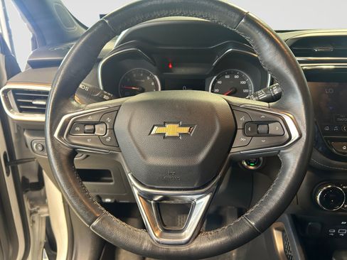 Used 2022 Chevrolet TrailBlazer ACTIV w/ Technology Package FWD image 11