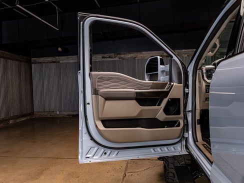 Used 2026 Ford F450 Platinum w/ Platinum Plus Package image 28