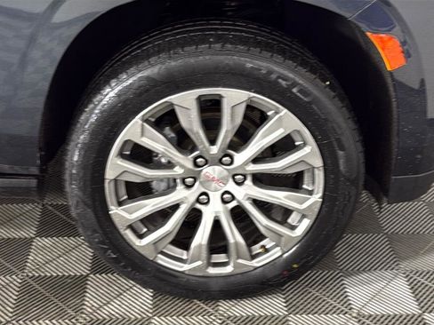 Used 2021 GMC Yukon XL Denali w/ Denali Premium Package image 10