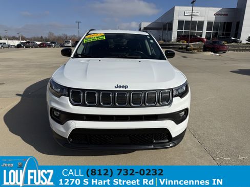 Used 2022 Jeep Compass Latitude image 2