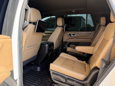 Used 2021 Chevrolet Tahoe Premier w/ Premium Package RWD image 7
