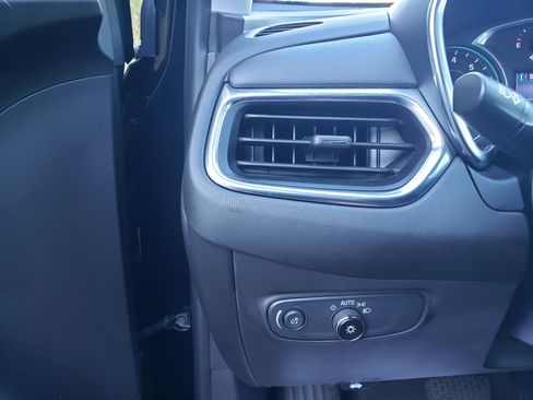 Used 2022 Chevrolet Equinox LT w/ Driver Convenience Package image 12