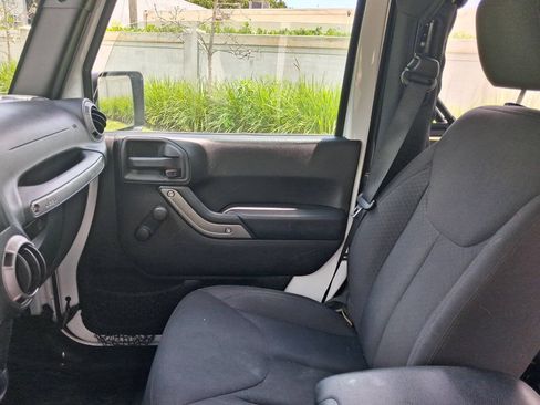 Used 2015 Jeep Wrangler Sport w/ Connectivity Group AWD/4WD image 14