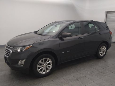 Used 2020 Chevrolet Equinox LS image 2