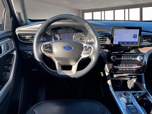 Used 2022 Ford Explorer Limited w/ Equipment Group 301A image 5