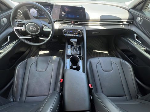 Used 2023 Hyundai Elantra Limited FWD image 10