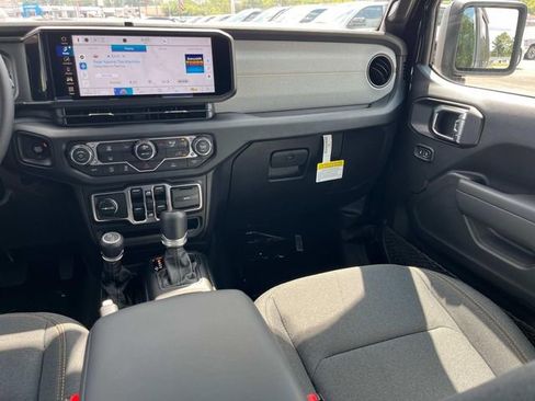 New 2025 Jeep Gladiator Sport AWD/4WD image 4