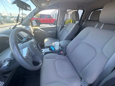 Used 2020 Nissan Frontier SV w/ Midnight Edition Floor Mats AWD/4WD image 6