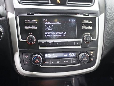 Used 2017 Nissan Altima 2.5 SL w/ Moonroof Package image 19