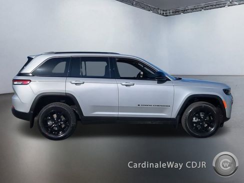 New 2026 Jeep Grand Cherokee Altitude AWD/4WD image 3