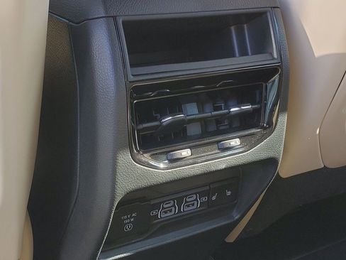 Used 2024 Jeep Grand Cherokee Limited image 34