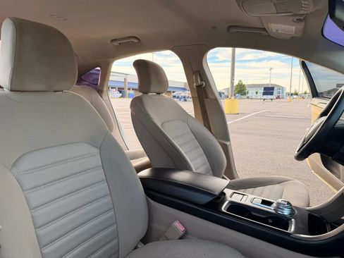 Used 2018 Ford Fusion SE FWD image 18