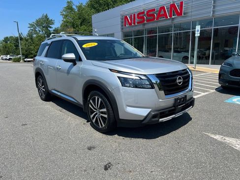 Used 2025 Nissan Pathfinder Platinum w/ Cargo Package AWD/4WD image 1