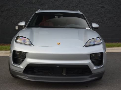 Certified 2025 Porsche Macan 4S Electric AWD/4WD image 10