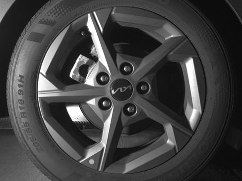 Used 2025 Kia K4 LXS image 15