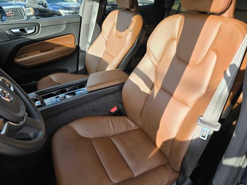 Used 2023 Volvo XC60 T8 Plus image 23
