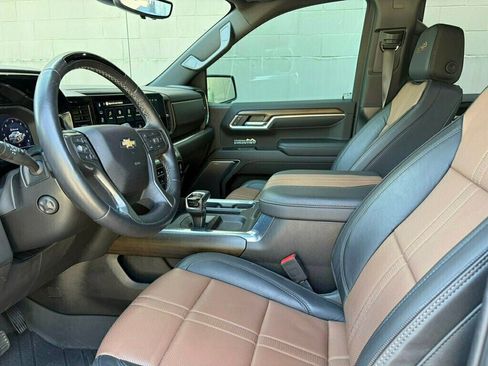 Used 2025 Chevrolet Silverado 1500 High Country w/ High Country Premium Package AWD/4WD image 18