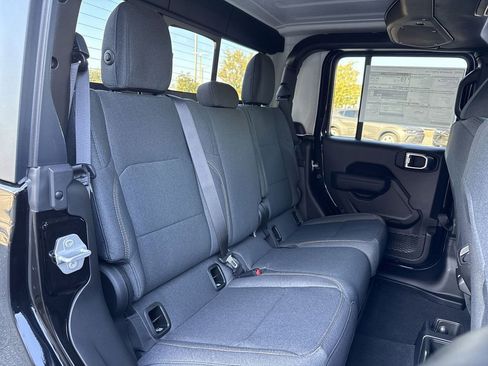 New 2025 Jeep Gladiator Sport AWD/4WD image 24