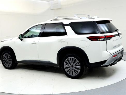 Used 2023 Nissan Pathfinder SL w/ SL Premium Package image 4
