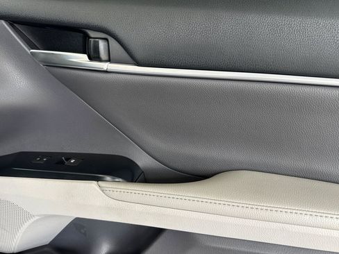 Used 2019 Toyota Camry XLE FWD image 21