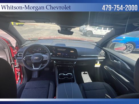 New 2027 Chevrolet Traverse LT w/ Sun and Wheel Package FWD image 16