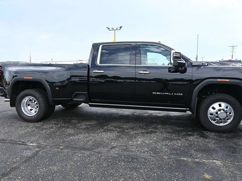Used 2026 GMC Sierra 3500 Denali Ultimate AWD/4WD image 4