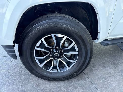 Used 2022 Toyota Tacoma TRD Sport w/ Technology Package RWD image 5
