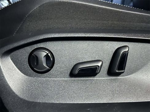 Used 2022 Volkswagen Tiguan SE image 19