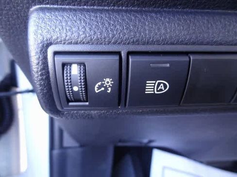 Used 2025 Toyota Corolla SE image 11
