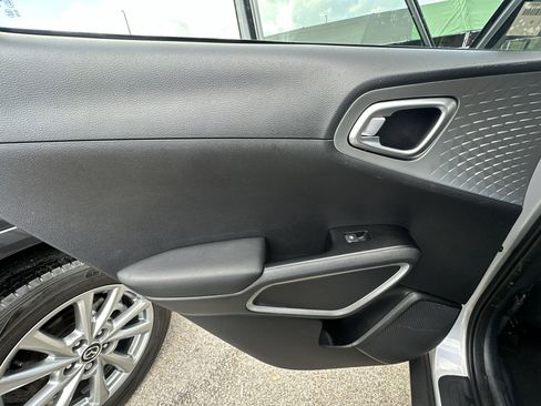 Used 2020 Kia Soul LX image 29