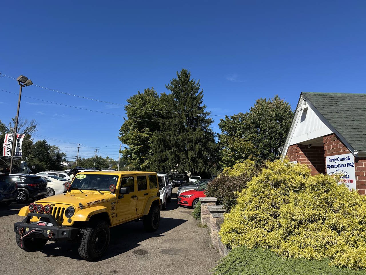 Used 2015 Jeep Wrangler Unlimited Sahara w/ Dual Top Group AWD/4WD image 1