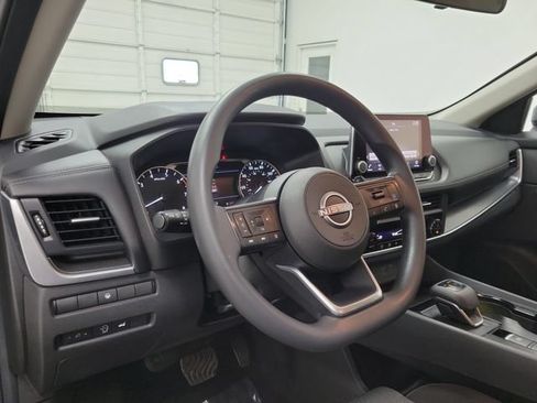 Used 2024 Nissan Rogue SV AWD/4WD image 19