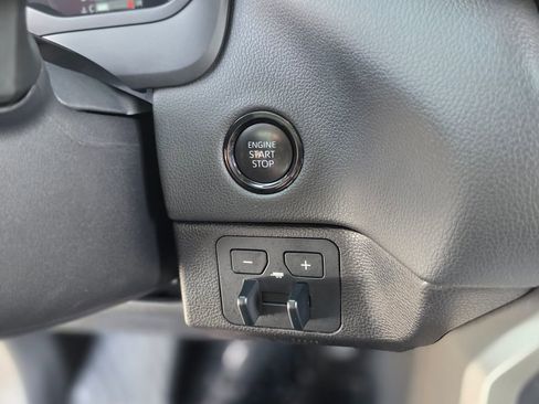 Used 2025 Toyota Tundra Limited AWD/4WD image 36