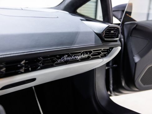 Used 2022 Lamborghini Huracan EVO RWD image 44