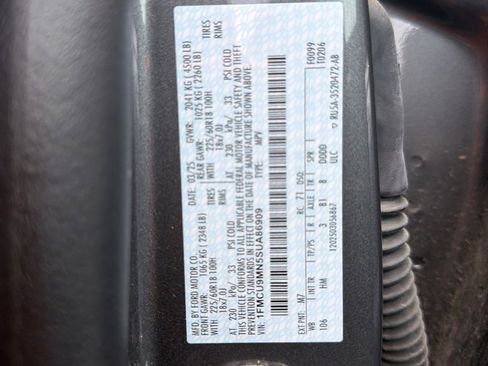 Used 2025 Ford Escape ST-Line AWD/4WD image 3
