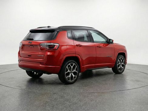Used 2025 Jeep Compass Limited image 9