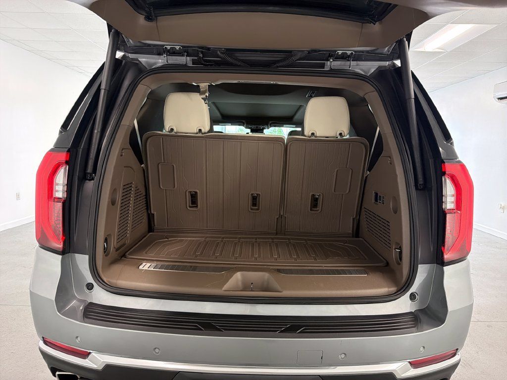 Used 2025 GMC Yukon Denali w/ Sun & Power Step Package RWD image 8