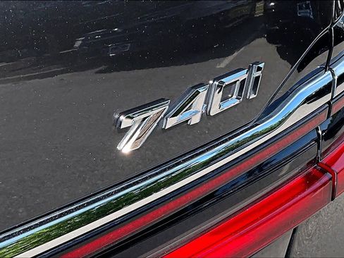 Used 2020 BMW 740i w/ Cold Weather Package RWD image 9