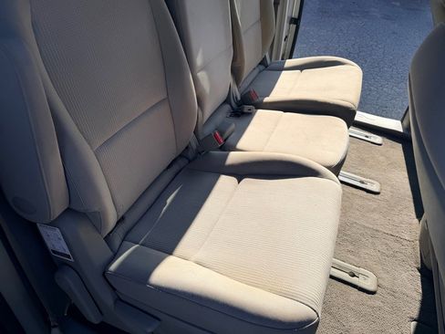 Used 2019 Kia Sedona LX image 13