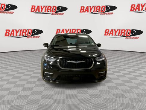 Used 2021 Chrysler Pacifica Touring-L FWD image 3