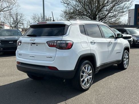 Used 2022 Jeep Compass Latitude w/ Sun and Sound Group image 2