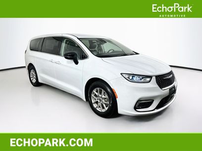 Used 2024 Chrysler Pacifica Touring-L