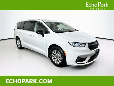 Used 2024 Chrysler Pacifica Touring-L FWD image 1