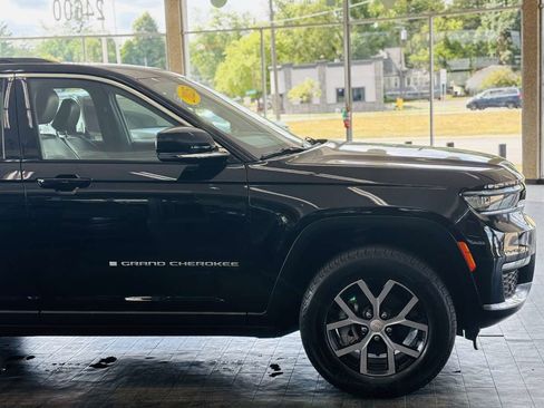 Used 2025 Jeep Grand Cherokee Limited AWD/4WD image 6