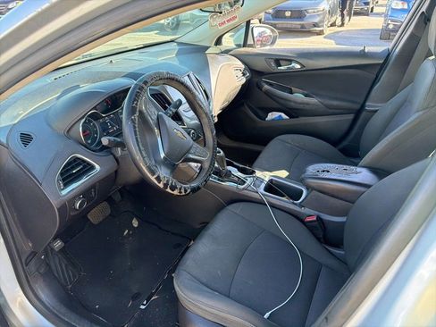 Used 2017 Chevrolet Cruze LT image 5
