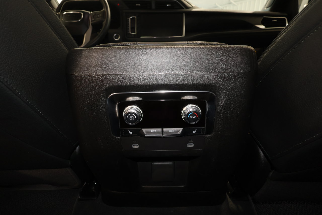 Used 2024 GMC Yukon Denali AWD/4WD image 32