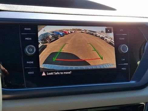 Certified 2022 Volkswagen Taos SE w/ Panoramic Sunroof Package image 23