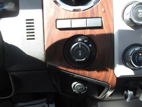 Used 2015 Ford F250 Lariat w/ Lariat Ultimate Package image 27