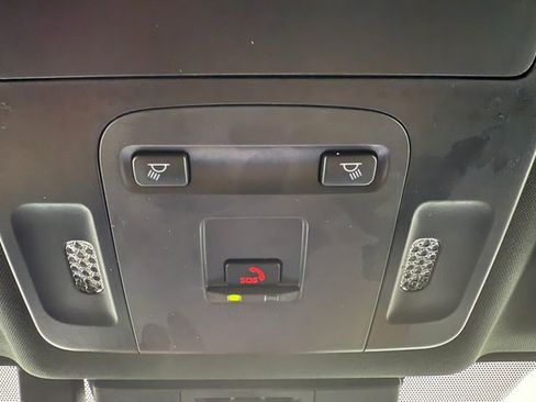 Used 2025 Toyota Camry SE w/ Convenience Package image 24