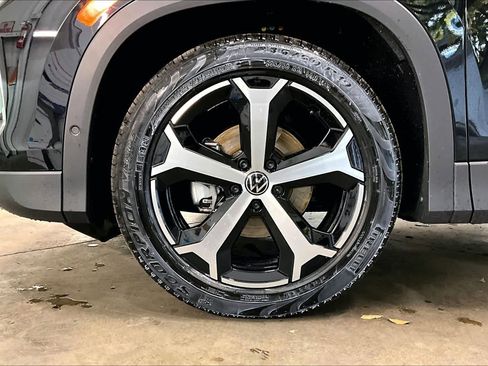 New 2026 Volkswagen Tiguan SE image 14